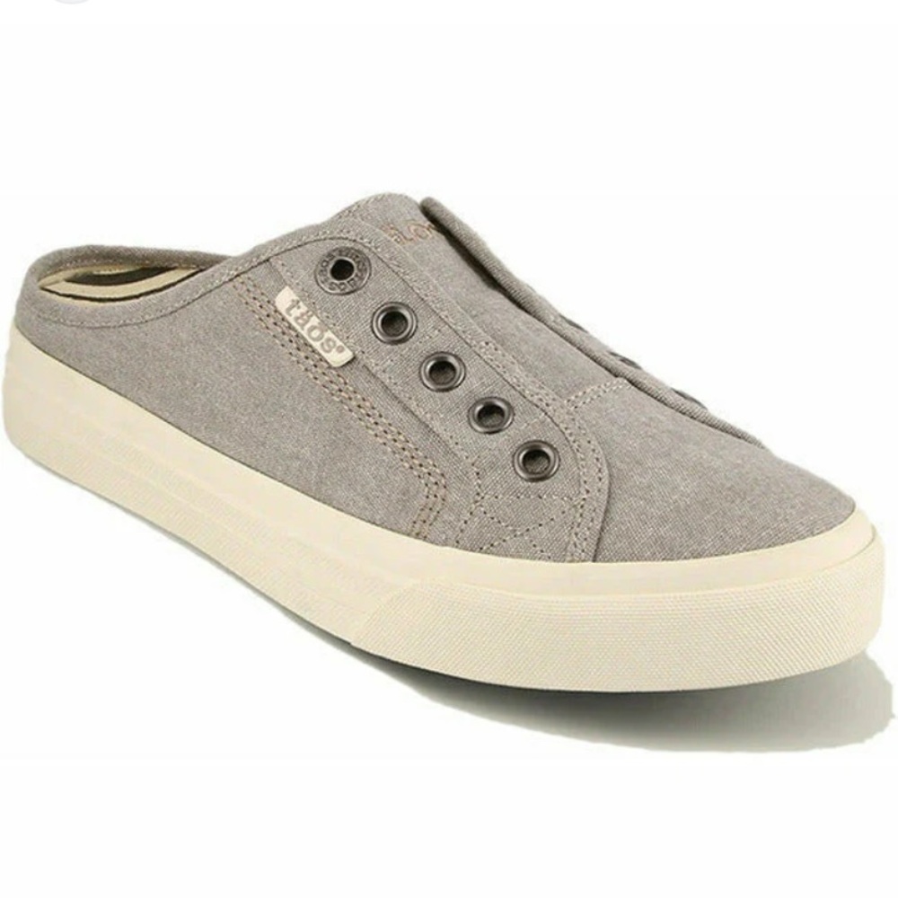 Taos Women's Slip-On Canvas Mule in Light Gray